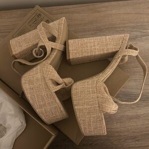 Platform woven sandals size 6